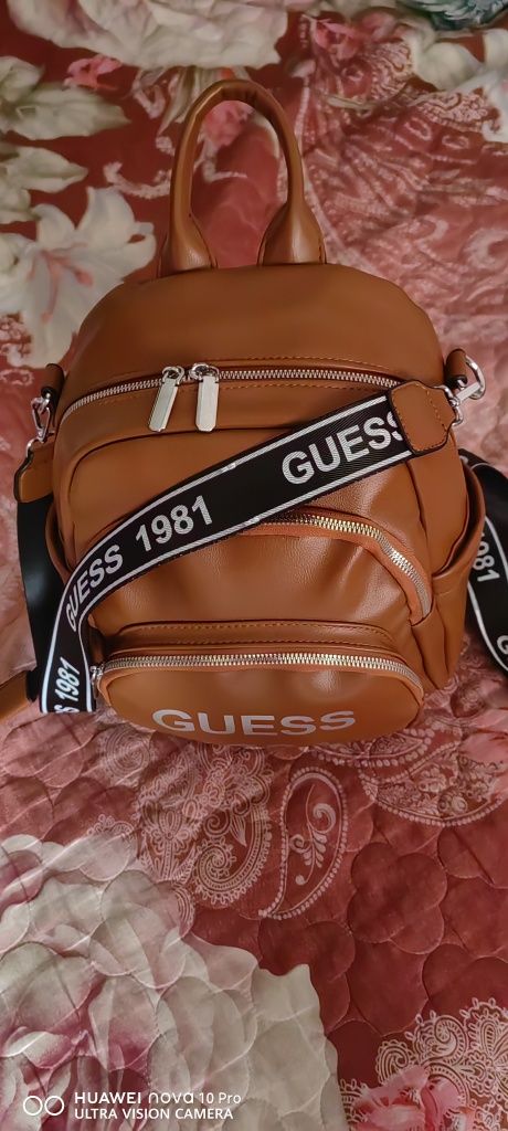 Дамска раница Guess