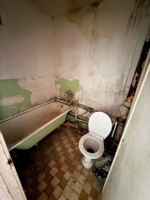 Прадаётся 1х 8микрарайоне  1этаж можно через банк
