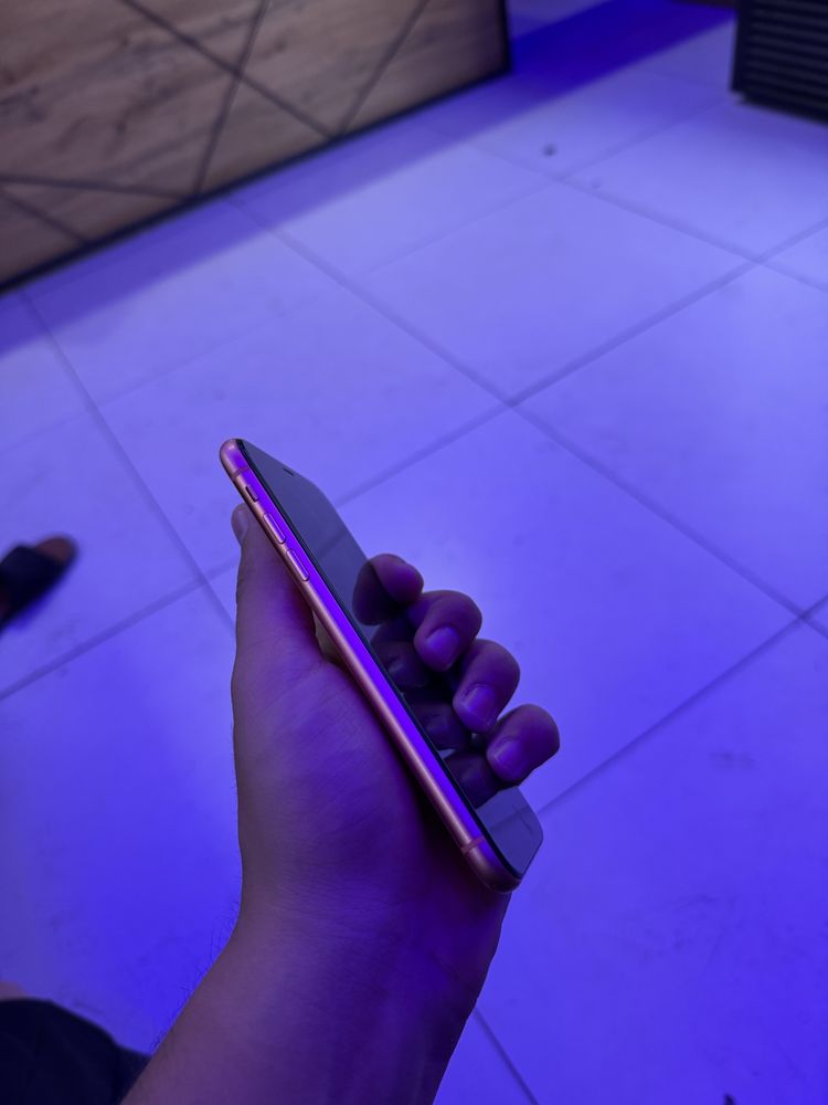 Iphone Xr 128gb:79  2-Simkartali