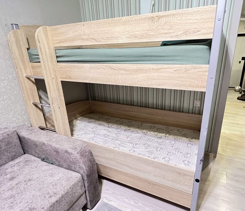 Продам кровать двухярустную