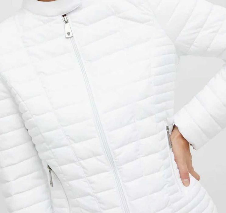 Бяло яке с лека изолация Guess