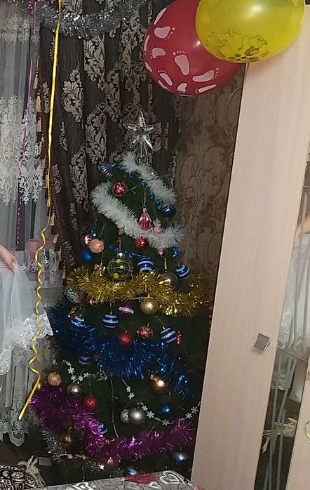 Новогодняя ёлка продается