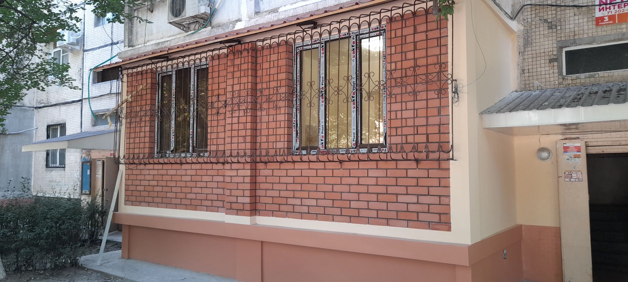Кладка кирпичом балконов и ремонт под ключ установка решотки козерки