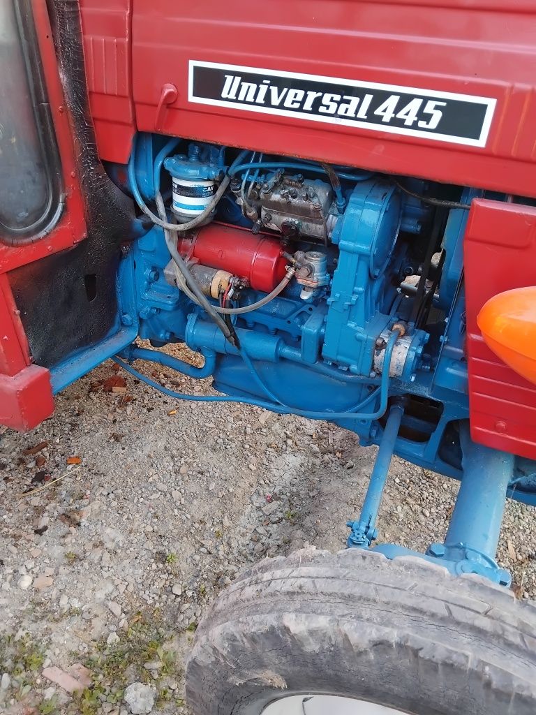 Vănd tractor u 445 cu plug cu tot