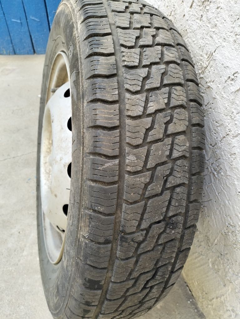 Шины 185/75 R16 почти новый