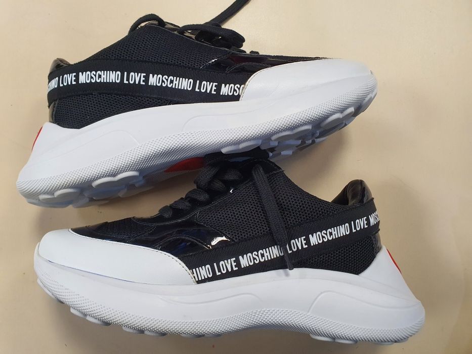 Adidasi Moschino 38,stare impecabila