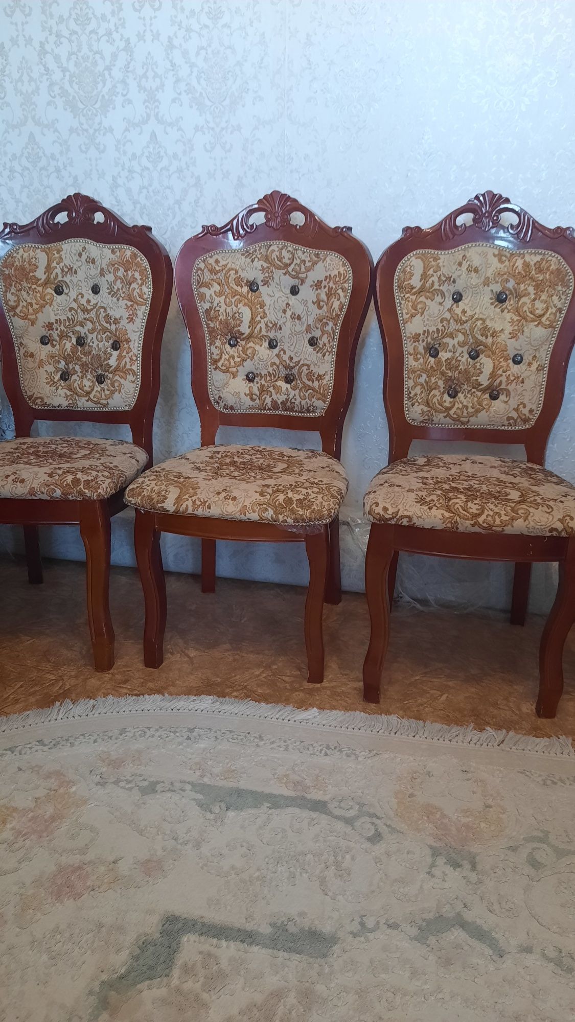 Комплект мебели, стол и стулья