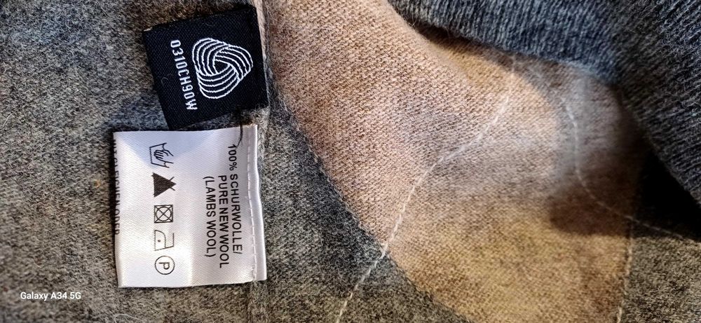 Пуловер  100% вълна на марката Highmoor.