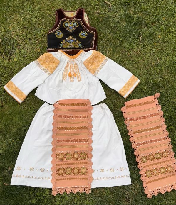 Costume Populare Autentice