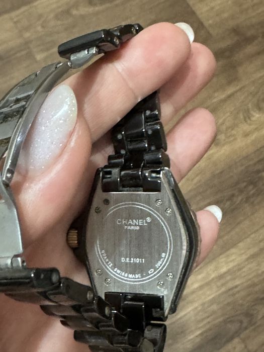 Часы Chanel с керамисеским ремешком