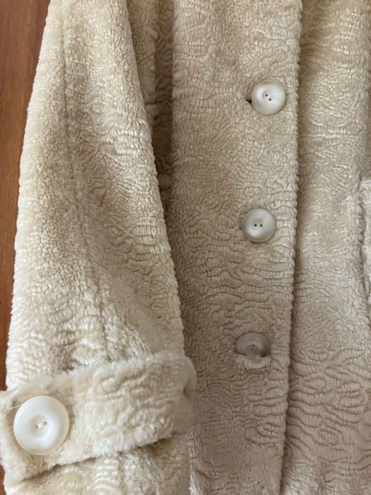 Бяло дамско палто