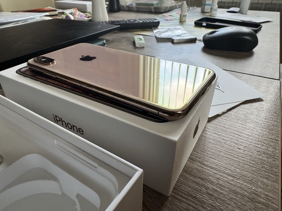 Продавам перфектен iphone XS Max Rose Gold 64GB