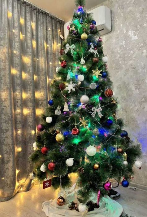 Шикарная высока 2.м20см и отдам много игрушек и укрошений