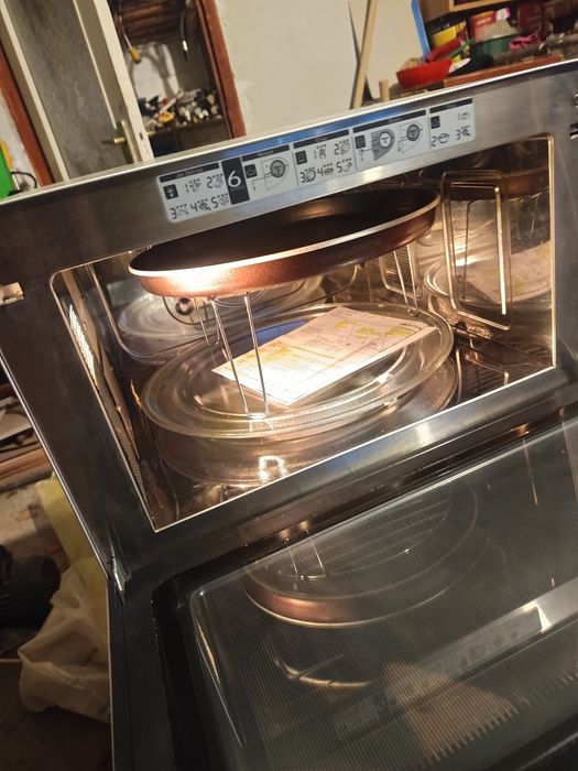 Cuptor microunde nou profesional cu grill, whirlpool jt356 cu display.