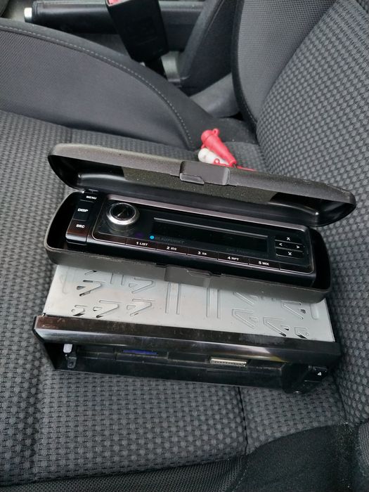 Casetofon Blaupunkt cu fata detasabila