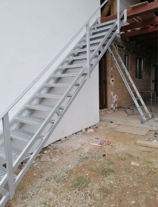 Scari de exterior la orce dimensiune