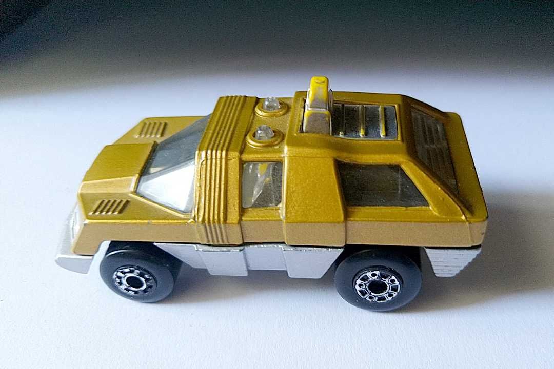 Продавам метална количка Matchbox Мачбокс MB 59 Planet Scout златист