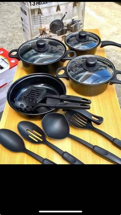 Комплект съдове от 13 части