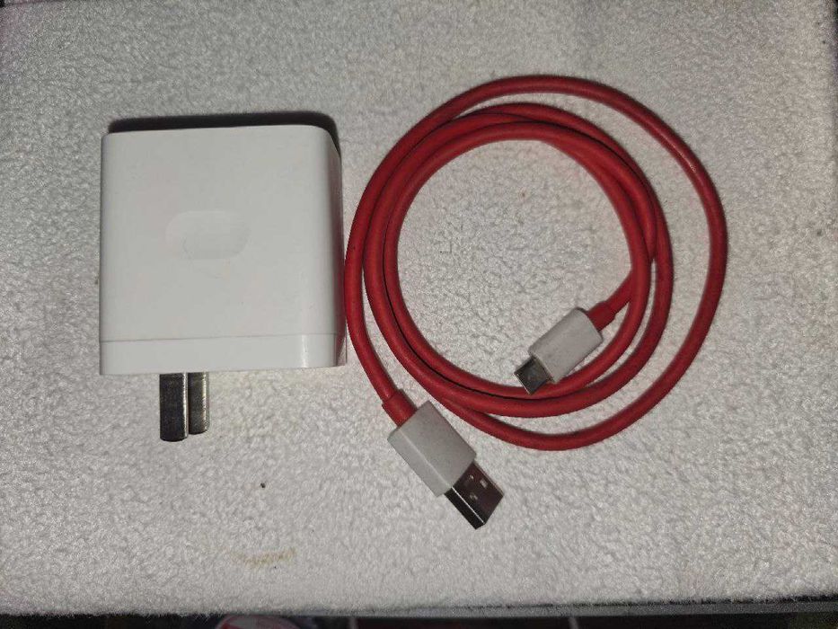 Фабричная зарядка One Plus 100 Watt