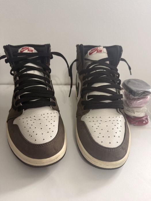 Jordan 1 Travis Scott