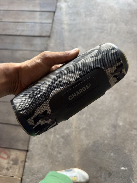 Vand boxa charge 4 jbl