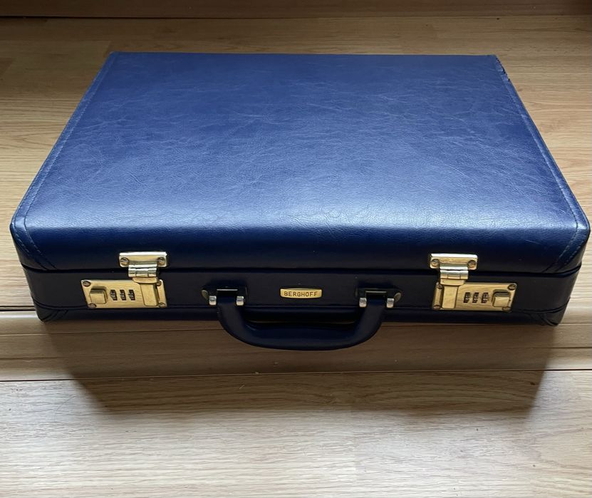 Geanta/servieta/diplomat din piele cu cifru albastru