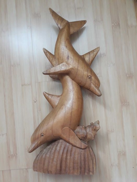 scuptura lemn , delfinii