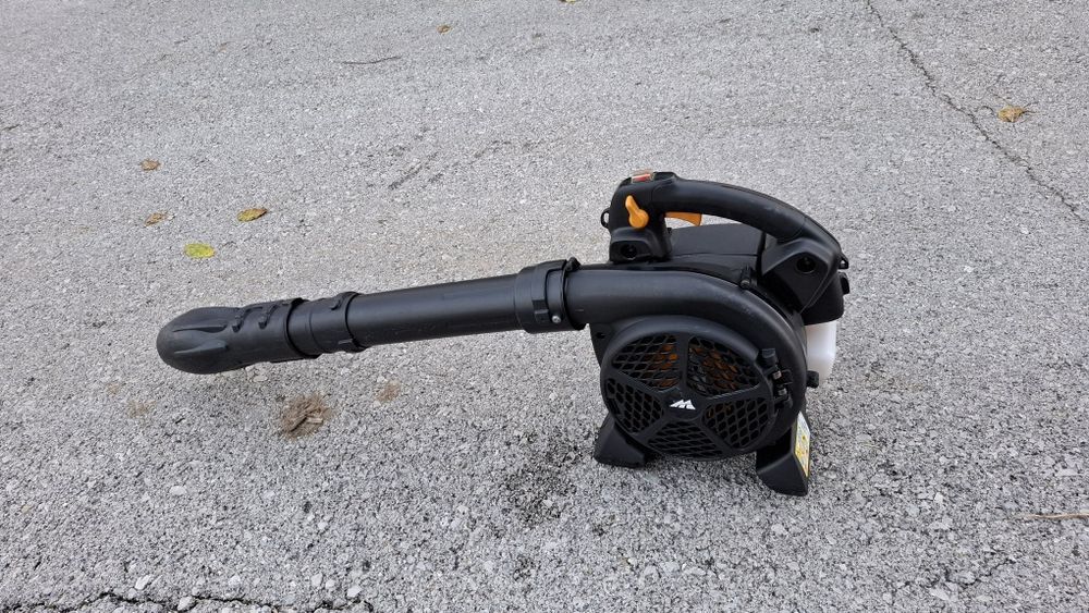 Бензинова духалка за листа