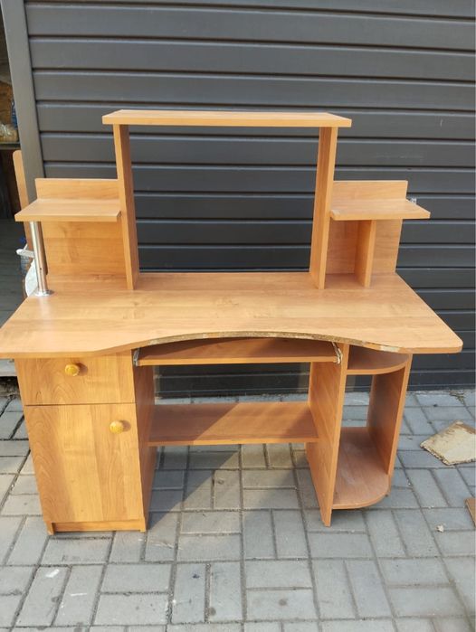 Продам компьтерный стол