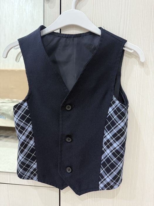 Продам школьную жилетку на мальчика 28/122