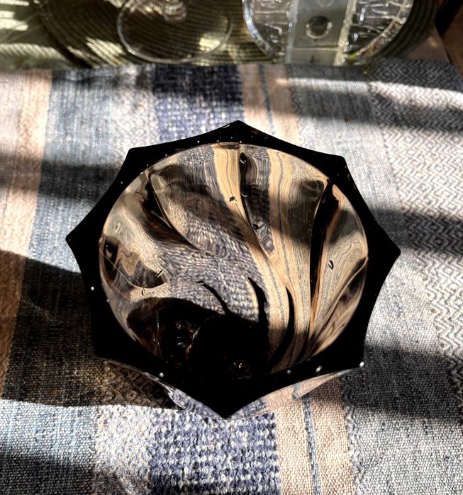 Стъклени вази и фруктовница