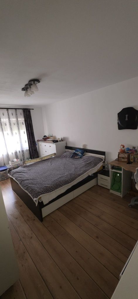 Vand apartament 2 camere Decebal