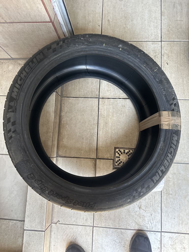 265/35/20 michelin