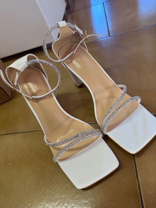 Нови обувки на ток