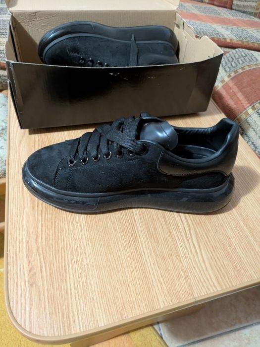 Adidasi noi alexander