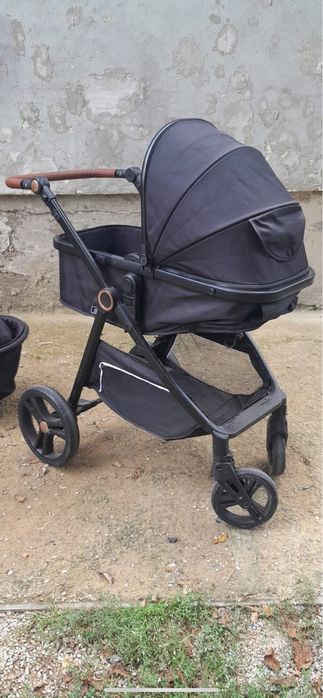 Vand carucior in stare buna