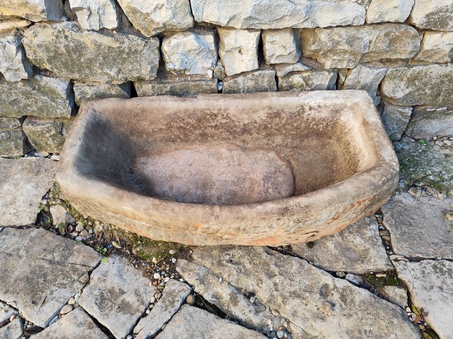 Каменно корито...
