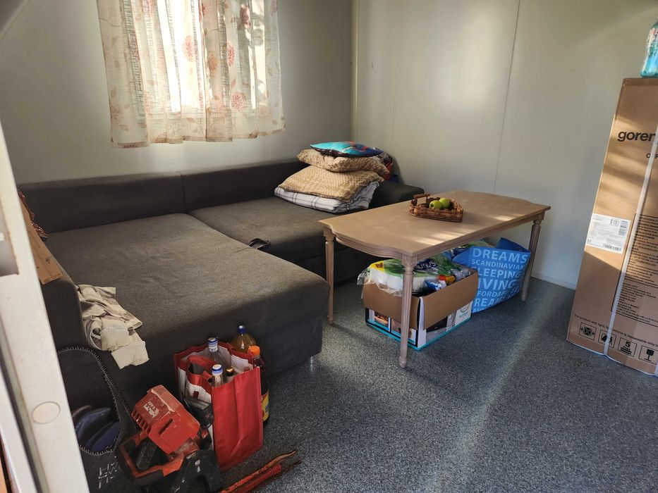 container de locuit izolat si mobila
