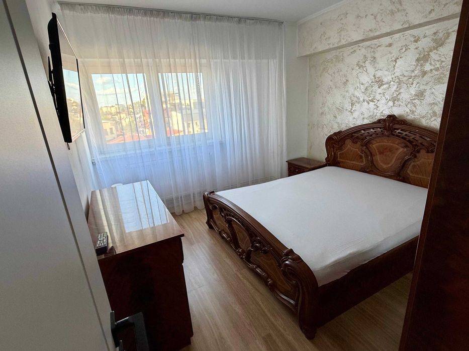 Apartament de închiriat 3 camere (Farmacia 3F) – Locație centrală