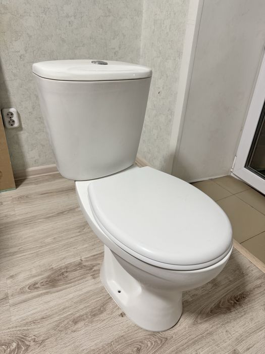 Унитаз в хорошем состояние