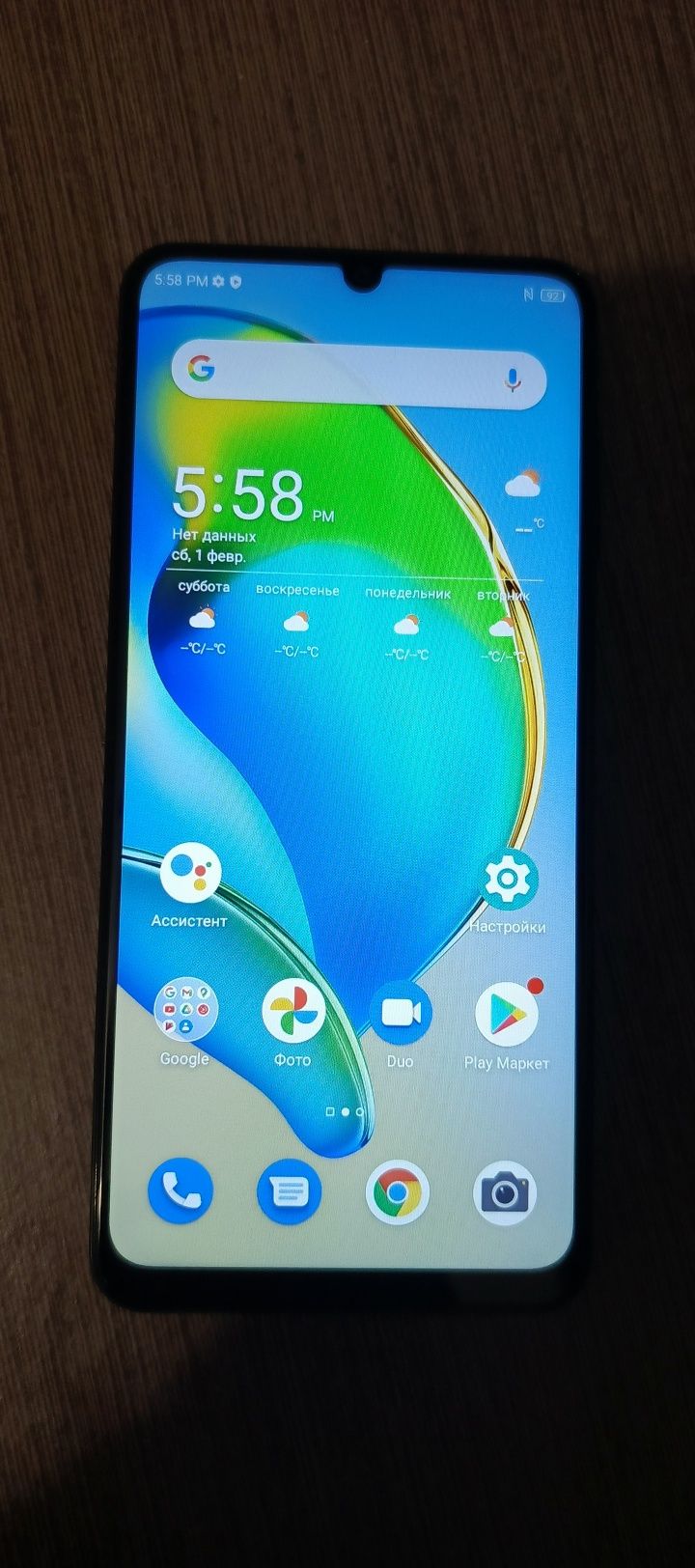 Продам смартфон ZTE V40 vita