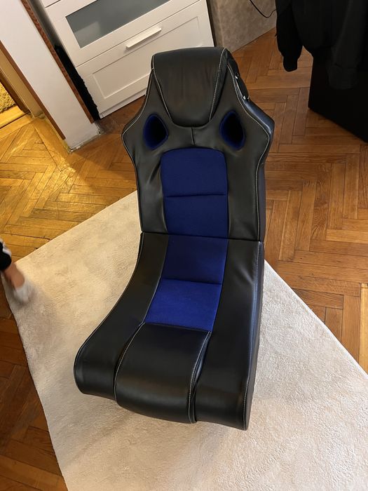 Fotoliu gaming cu boxe