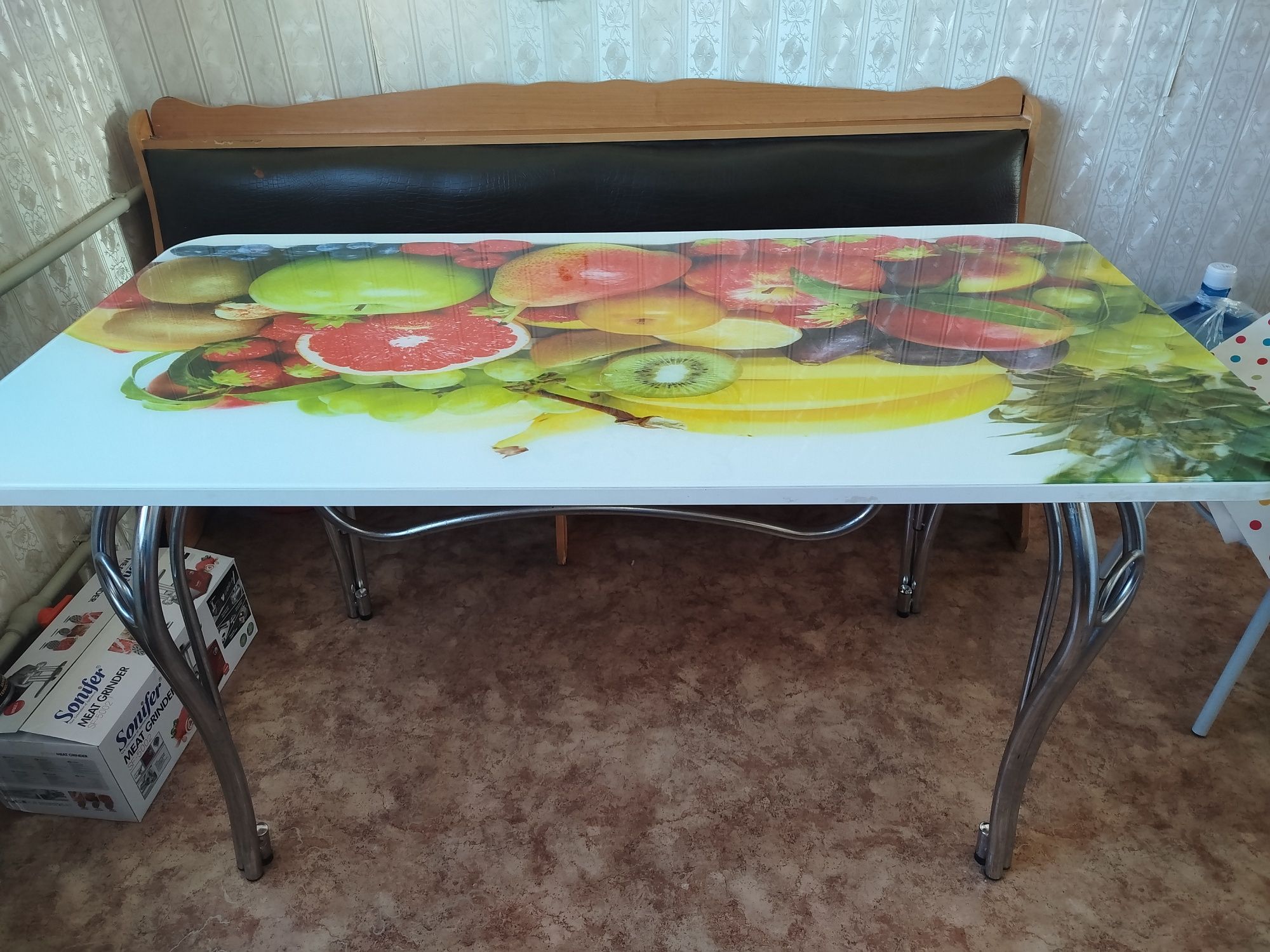Стол кухонный  почти новый