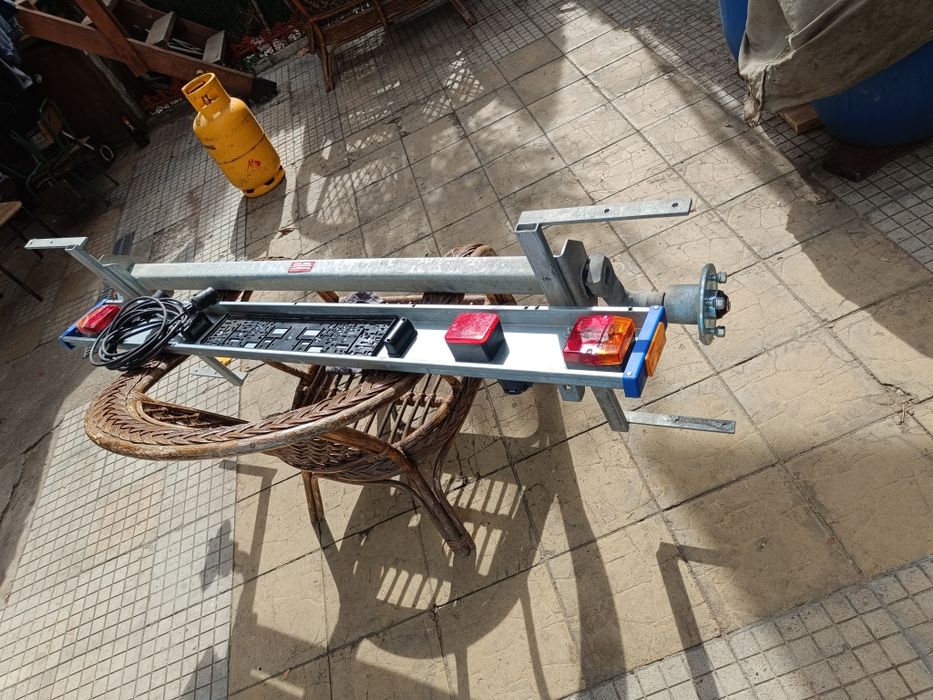 Торсионна ос за ремаркета KNOTT със кабел и таблата със светлини