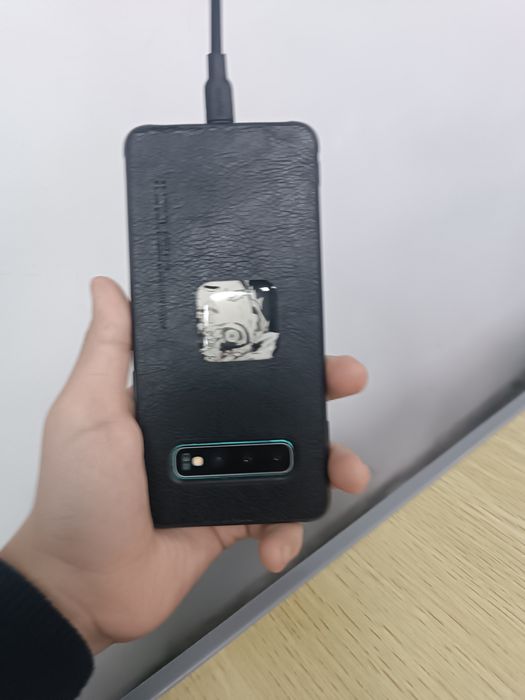 Телефон моего одноклассника на зарядке покупайте быстрей пока не спали