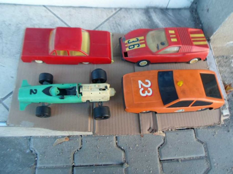 Колекция от 4 стари пластмасови,големи автомобили-ранен социализъм.