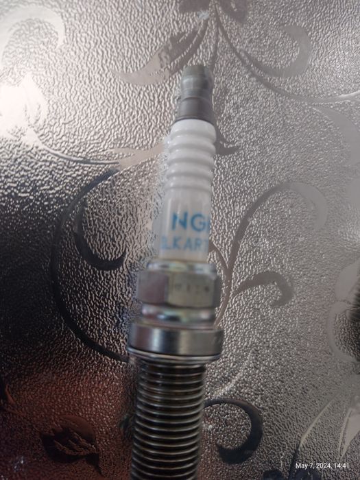 Запалителна свещ ILKAR7B11 NGK
