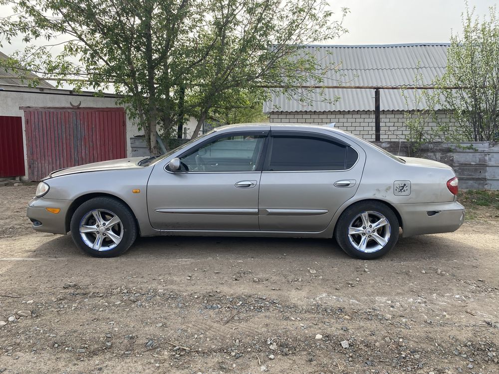 Nissan maxima 2000г.