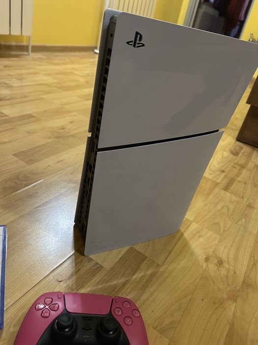 Playstation 5 с Mortal Kombat, 2 джойстика, розов контролер