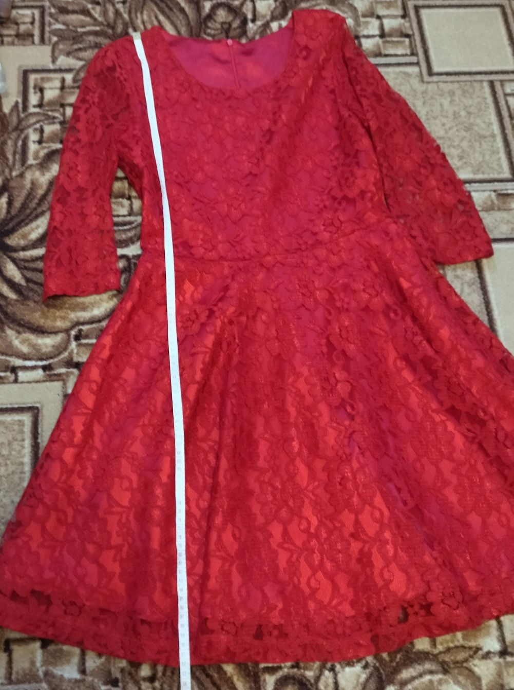 Платье красное, гипюр